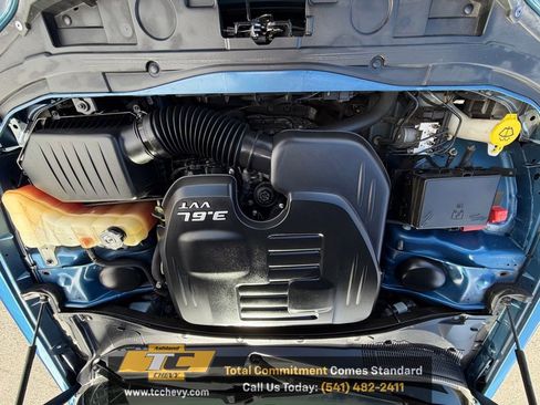 Used 2021 Chrysler 300 Touring w/ Sport Appearance Package RWD image 17