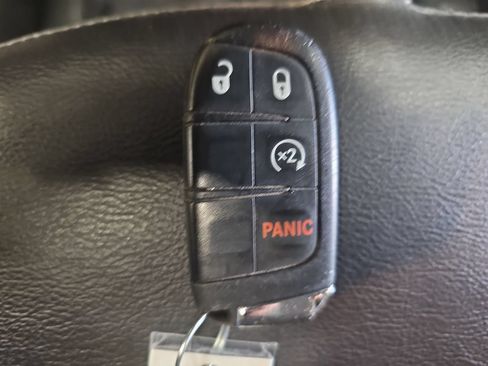 Used 2019 Jeep Compass Latitude w/ Cold Weather Group AWD/4WD image 33