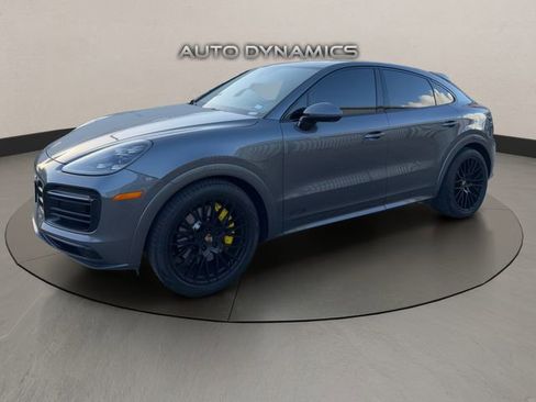 Used 2022 Porsche Cayenne GTS image 2