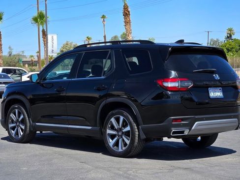 Used 2024 Honda Pilot Touring image 6