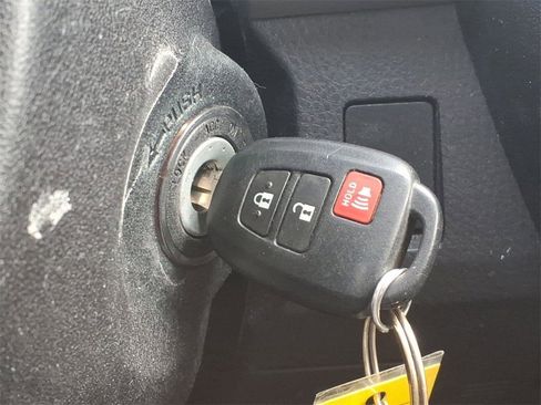 Used 2014 Toyota RAV4 LE image 10