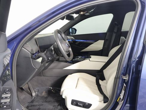 Used 2024 BMW i5 eDrive40i w/ Premium Package RWD image 10
