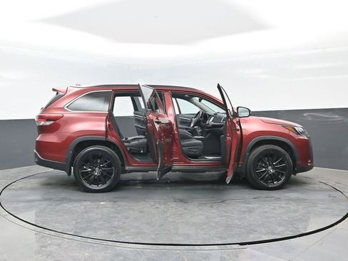Used 2019 Toyota Highlander SE image 28
