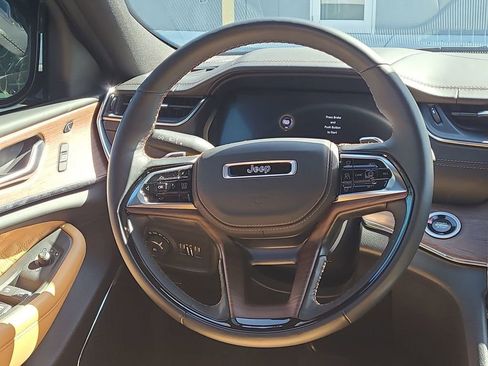 Used 2025 Jeep Grand Cherokee Summit image 22