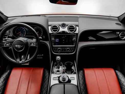 Used 2019 Bentley Bentayga image 32
