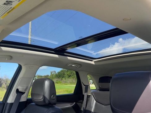 Used 2018 Cadillac XT5 Luxury w/ Driver Awareness Package image 16