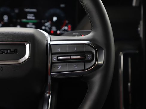 Used 2025 GMC Yukon Denali image 31