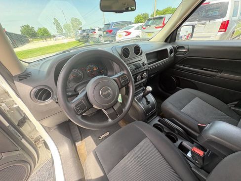 Used 2016 Jeep Patriot Sport w/ Power Value Group AWD/4WD image 7