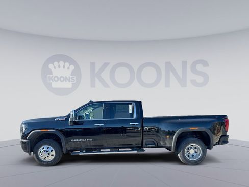 New 2026 GMC Sierra 3500 Denali w/ Denali Reserve Package image 2