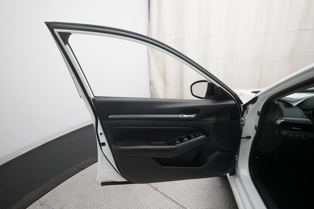 Used 2024 Nissan Altima 2.5 SR FWD image 27