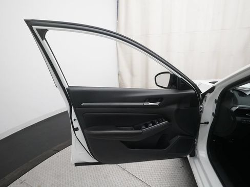 Used 2024 Nissan Altima 2.5 SR FWD image 27