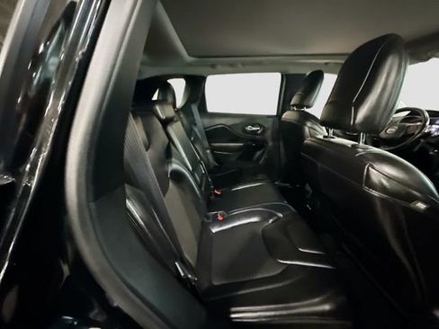 Used 2019 Jeep Cherokee Latitude Plus image 26