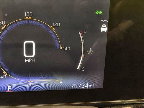 Used 2024 Chevrolet Trax RS w/ Sunroof Package image 12