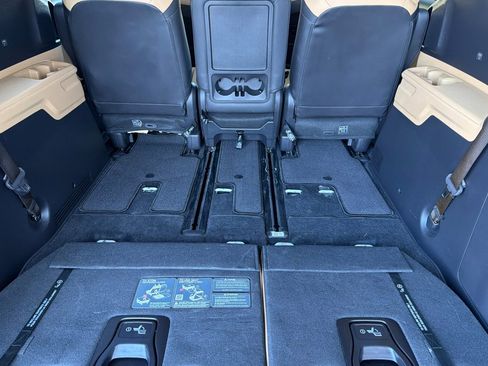 Used 2024 Kia Carnival LX image 13