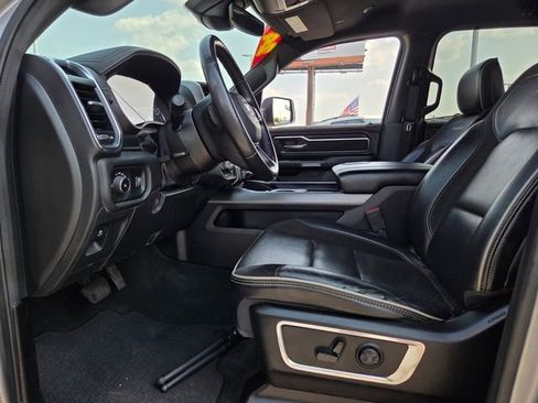 Used 2024 RAM 1500 Laramie AWD/4WD image 4