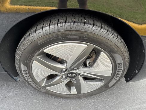 Used 2020 Hyundai Ioniq Limited image 11