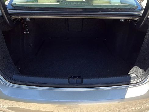 Used 2013 Volkswagen Jetta SE FWD image 32