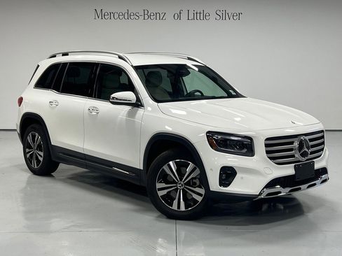 Used 2025 Mercedes-Benz GLB 250 4MATIC image 8