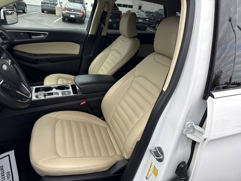 Used 2022 Ford Edge SEL image 17
