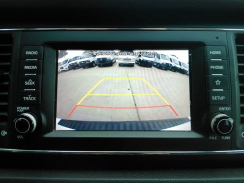 Used 2021 Kia Sedona LX FWD image 8