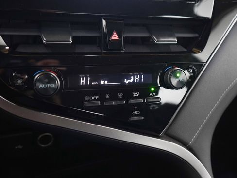 Used 2022 Toyota Camry SE FWD image 21