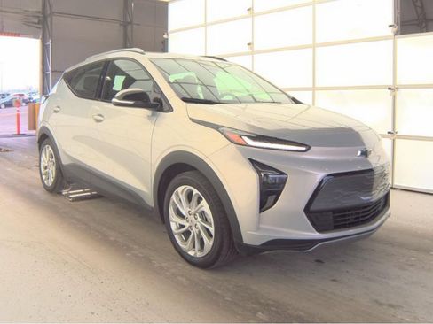 Used 2023 Chevrolet Bolt EUV LT FWD image 3