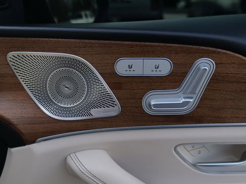 Used 2021 Mercedes-Benz GLE 350 4MATIC w/ AMG Line Exterior image 37