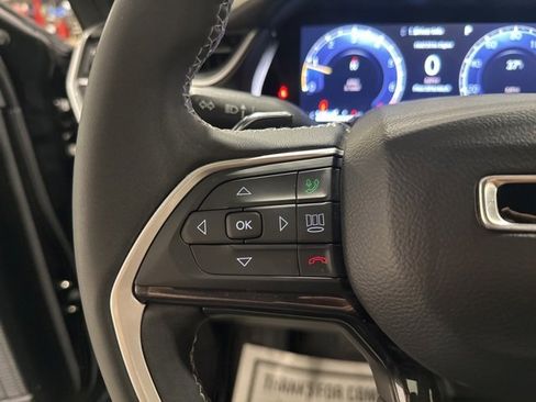 Used 2023 Jeep Grand Cherokee L Altitude image 17