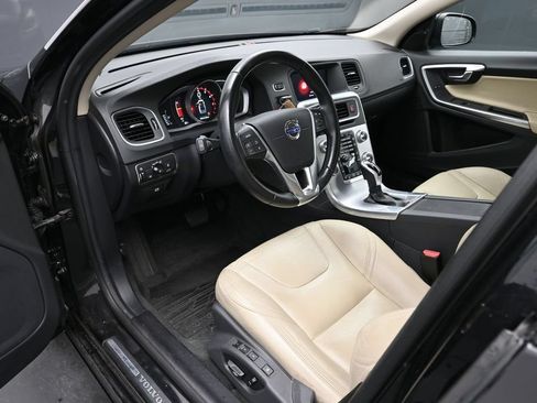 Used 2018 Volvo S60 T5 Dynamic w/ Vision Package FWD image 4