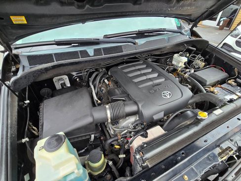 Used 2013 Toyota Tundra Grade 4x4 4dr CrewMax Cab Pick image 37