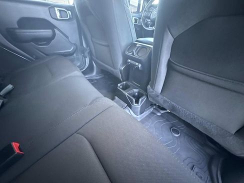 Used 2022 Jeep Wrangler Unlimited Sport image 15