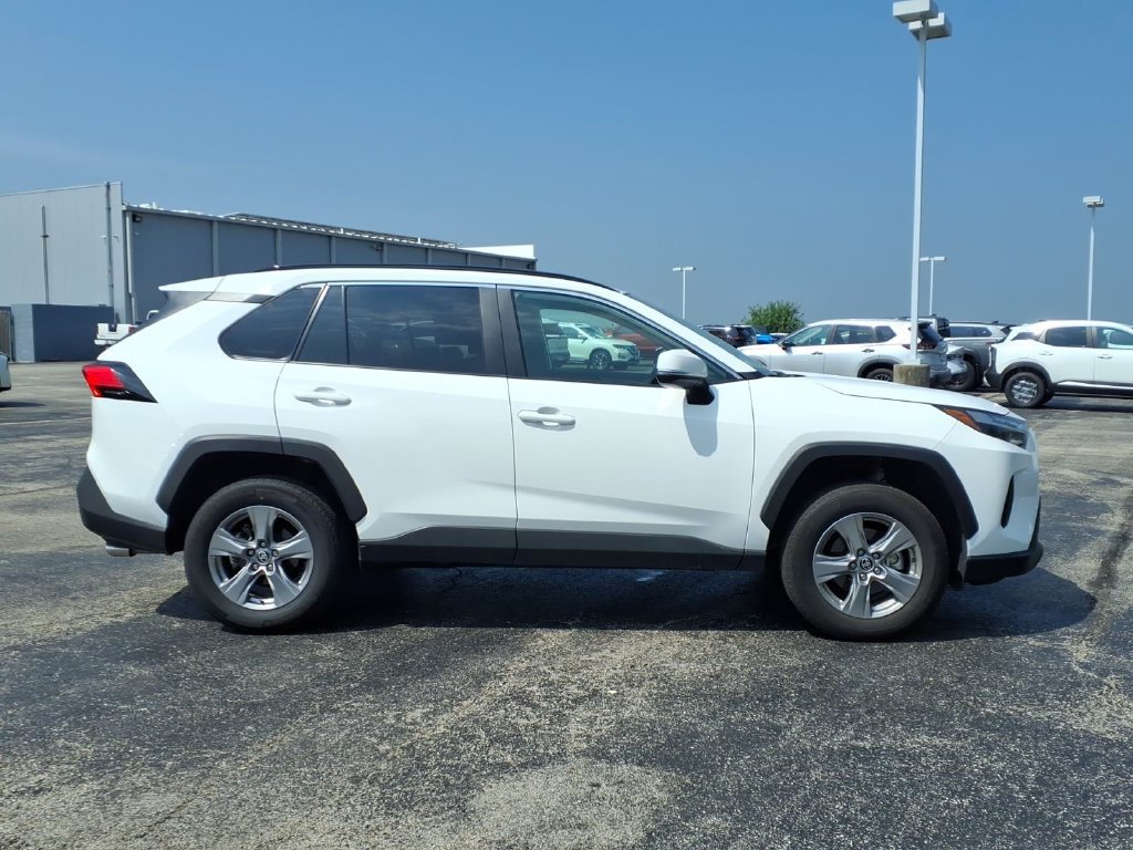 Used 2025 Toyota RAV4 XLE AWD/4WD image 4