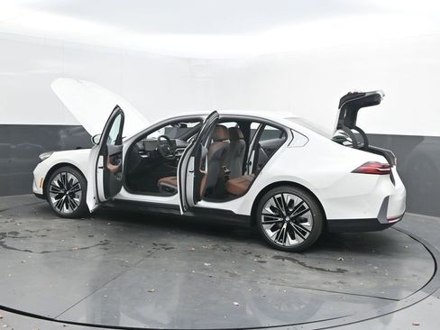 New 2026 BMW 530i w/ Premium Package image 54