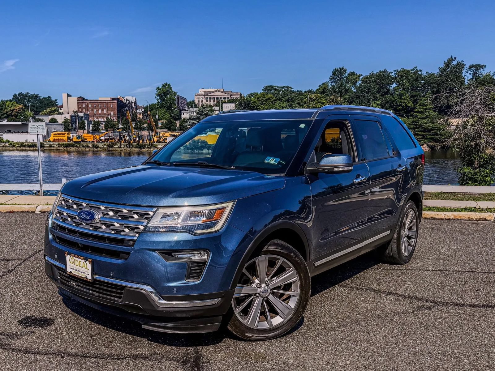 Used 2018 Ford Explorer Limited FWD image 2