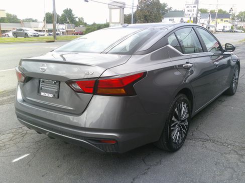 Used 2024 Nissan Altima 2.5 SV FWD image 8