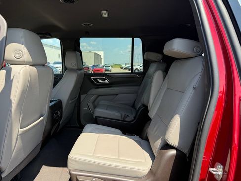 Used 2023 Chevrolet Suburban LT RWD image 9