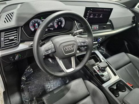 Certified 2025 Audi Q5 2.0T Premium w/ Convenience Plus Package AWD/4WD image 11