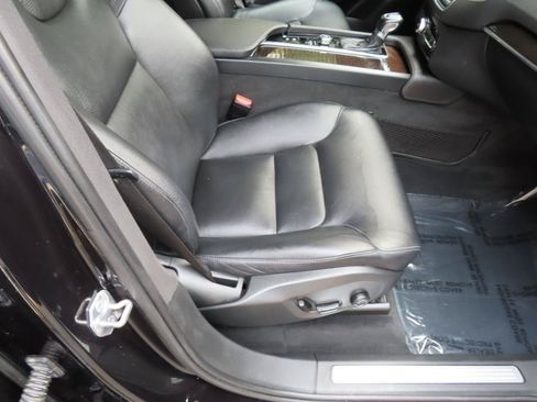 Used 2019 Volvo XC90 T6 Momentum w/ Advanced Package AWD/4WD image 18