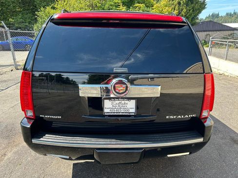 Used 2013 Cadillac Escalade Platinum AWD/4WD image 6