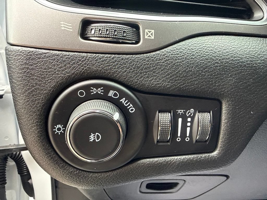 Used 2021 Jeep Cherokee Latitude Lux AWD/4WD image 14