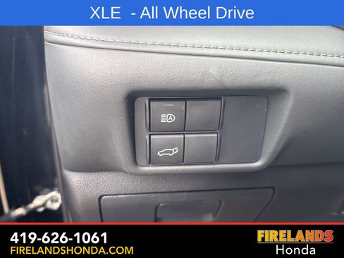 Used 2021 Toyota Highlander XLE AWD/4WD image 21