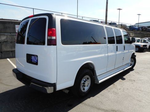 Used 2016 Chevrolet Express 3500 LT w/ LT Preferred Equipment Group image 7