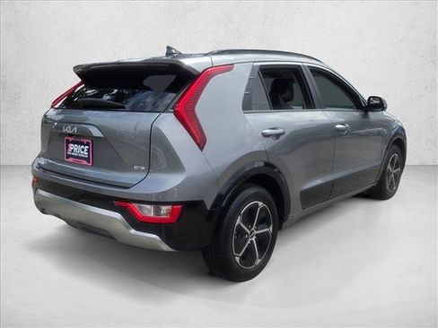 Used 2025 Kia Niro FWD image 5