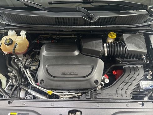 Used 2020 Chrysler Voyager L image 10