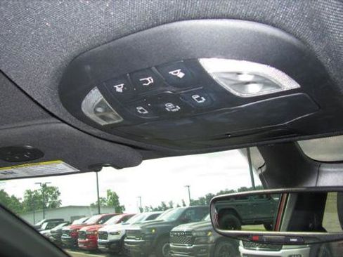 Certified 2025 Chrysler Pacifica Select FWD image 22