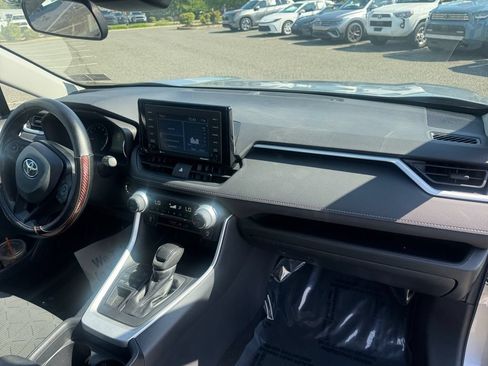 Used 2021 Toyota RAV4 XLE AWD/4WD image 17