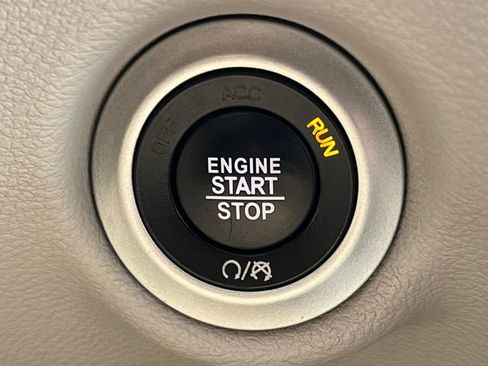 Used 2018 Chrysler Pacifica Touring-L FWD image 29