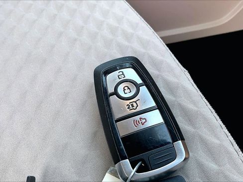 Used 2022 Ford Escape SE w/ Convenience Package FWD image 18