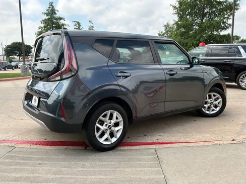 Used 2025 Kia Soul LX w/ LX Technology Package FWD image 6