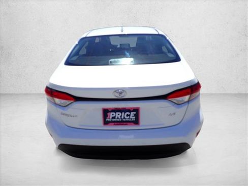 Used 2025 Toyota Corolla LE FWD image 3